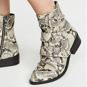 STEVEN Madden Boots NEW YORK Triple Buckle Animal Snake Print Boot - size 8 1/2